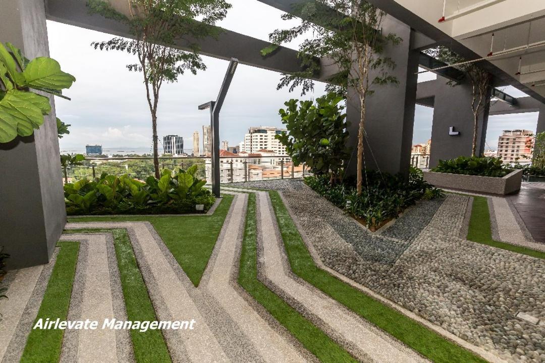 Tropicana 218 X Airlevate Suites George Town Eksteriør bilde